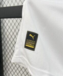 Maglia AC Milan Away Manica Lunga 2025/26 Versione Tifoso dettaglio stemma ricamato