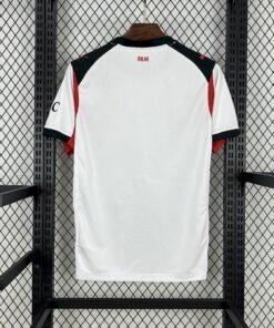Maglia AC Milan Away 2025/26 Versione Tifoso dettaglio stemma ricamato