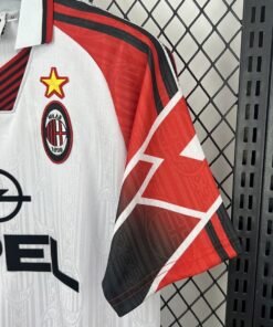 Maglia ac milan retro - Maglia AC Milan Away 1997/98 Retro dettaglio stemma ricamato