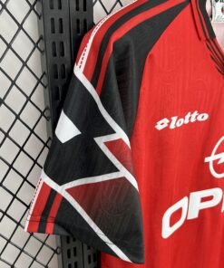 Maglia ac milan retro - Maglia AC Milan Away 1998/99 Retro dettaglio stemma ricamato