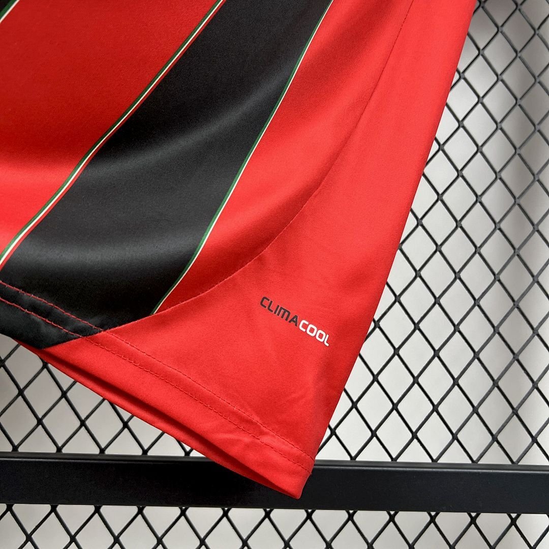 Maglia ac milan retro - Maglia AC Milan Home 2012/13 Retro dettaglio stemma ricamato