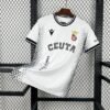 Maglia AD Ceuta FC Home 2025/26 Versione Tifoso vista frontale completa