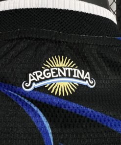 Maglia Argentina Away 2024/25 Versione Giocatore dettaglio stemma ricamato