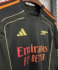 Maglia Arsenal Home 2025/26 Versione Giocatore vista laterale
