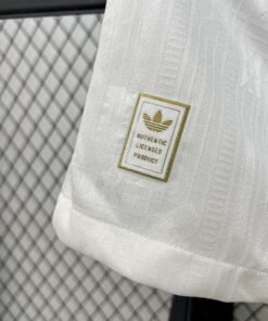 Maglia Arsenal Third 2025/26 Versione Giocatore dettaglio stemma ricamato