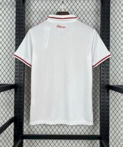 Maglia AS Monaco Home 2025/26 Versione Tifoso dettaglio stemma ricamato