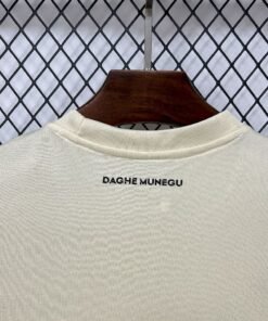 Maglia AS Monaco Third 2025/26 Versione Tifoso dettaglio stemma ricamato