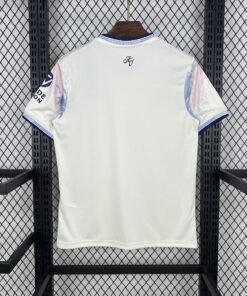 Maglia Aston Villa Third 2025/26 Versione Tifoso dettaglio stemma ricamato