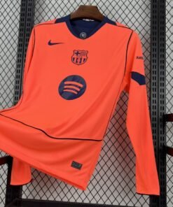 Maglia Barcellona Third Manica Lunga 2025/26 Versione Tifoso dettaglio stemma ricamato