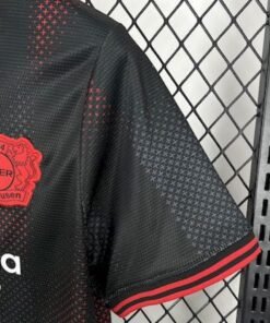 Maglia Bayer Leverkusen Home 2025/26 Versione Tifoso vista laterale