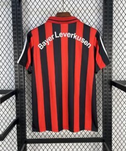 Maglia bayer leverkusen retro - Maglia Bayer Leverkusen Home 2000/01 Retro dettaglio stemma ricamato