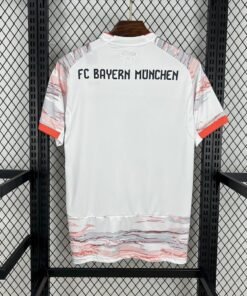 Maglia Bayern Monaco Away 2025/26 Versione Tifoso vista laterale