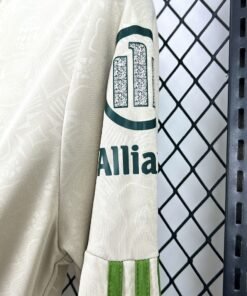 Maglia Bayern Monaco Home Manica Lunga 2025/26 Versione Tifoso vista laterale