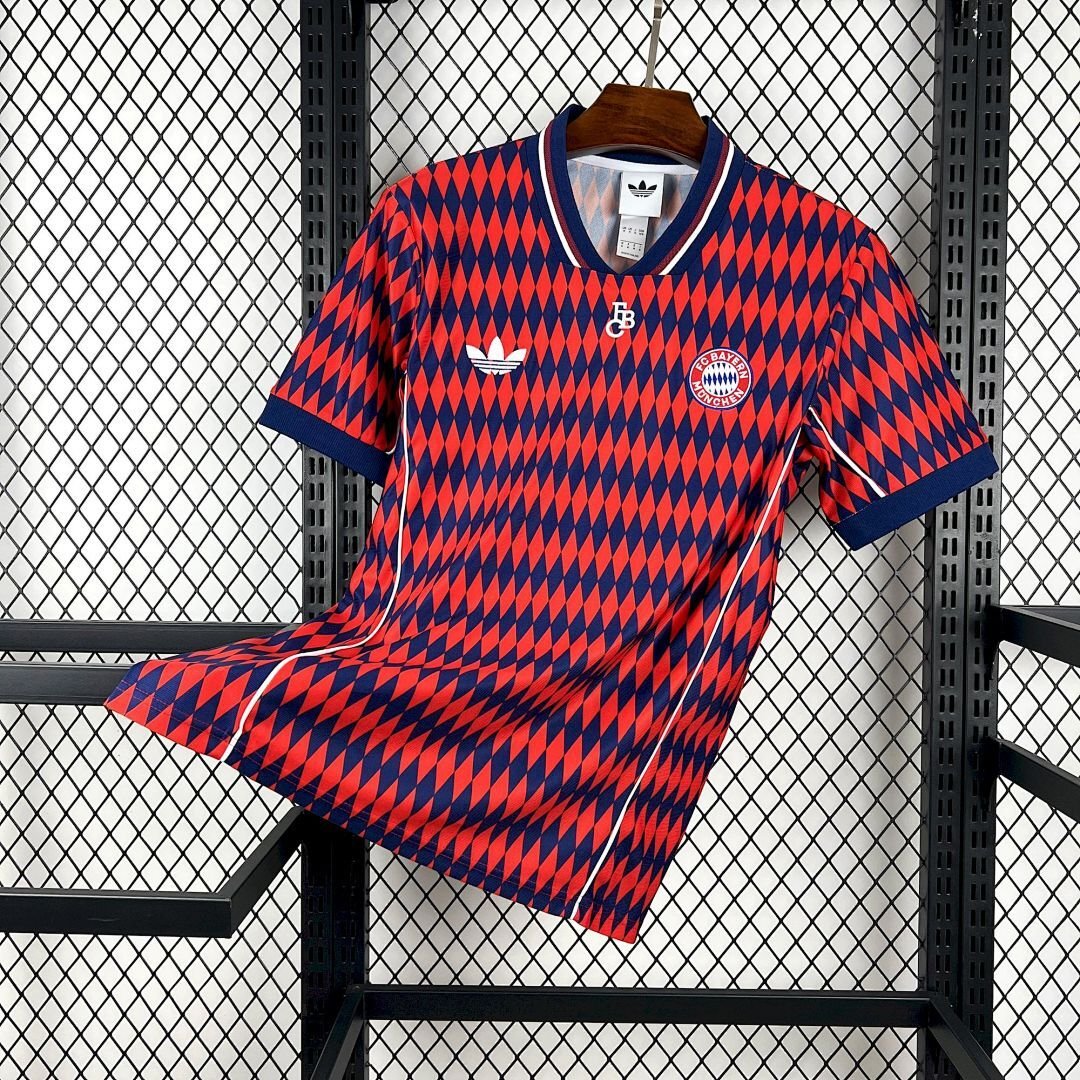 Maglia Bayern Monaco Home 2025/26 Versione Tifoso vista frontale completa