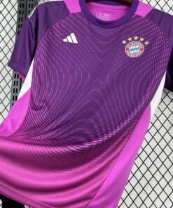 Maglia Bayern Monaco Keeper 2025/26 Versione Tifoso dettaglio stemma ricamato