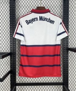 Maglia bayern monaco retro - Maglia Bayern Monaco Home 1998/00 Retro dettaglio stemma ricamato