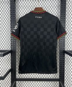 Maglia Bayern Monaco Third 2025/26 Versione Tifoso dettaglio stemma ricamato