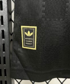 Maglia Bayern Monaco Third 2025/26 Versione Tifoso vista laterale