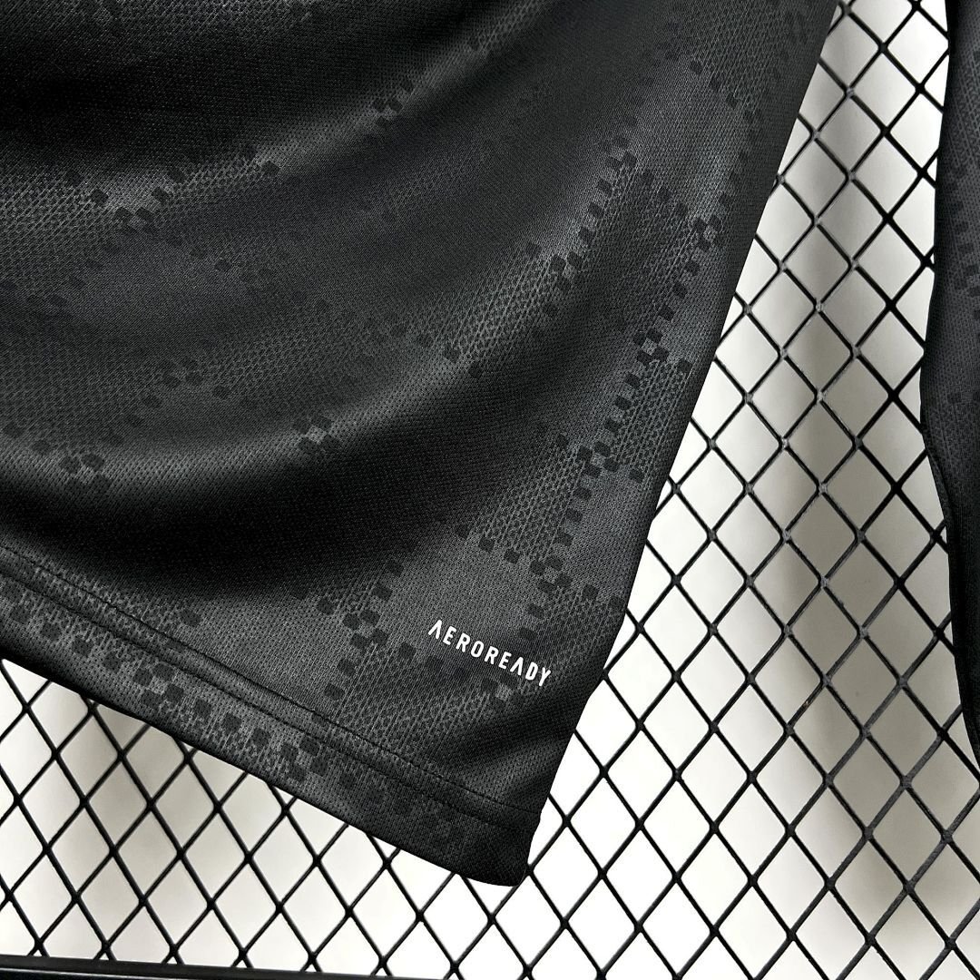 Maglia Bayern Monaco Third Manica Lunga 2025/26 Versione Tifoso vista laterale