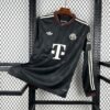 Maglia Bayern Monaco Third Manica Lunga 2025/26 Versione Tifoso vista frontale completa