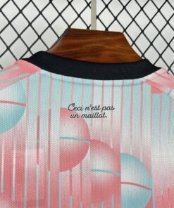 Maglia Belgium Away 2024/25 Versione Tifoso dettaglio stemma ricamato