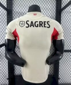 Maglia benfica Away 2025/26 Versione Giocatore dettaglio stemma ricamato