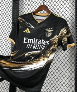 Maglia benfica Home 2026/27 Versione Tifoso dettaglio stemma ricamato