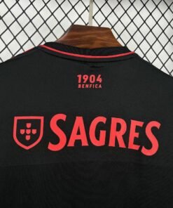 Maglia benfica retro - Maglia benfica Third 2021/22 Retro dettaglio stemma ricamato