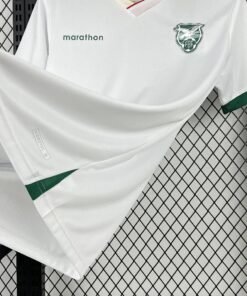 Maglia Bolivia Away 2024/25 Versione Tifoso dettaglio stemma ricamato