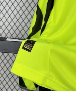 Maglia Borussia Dortmund Home Manica Lunga 2025/26 Versione Tifoso dettaglio stemma ricamato