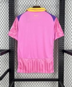 Maglia Borussia Dortmund Home 2025/26 Versione Tifoso dettaglio stemma ricamato