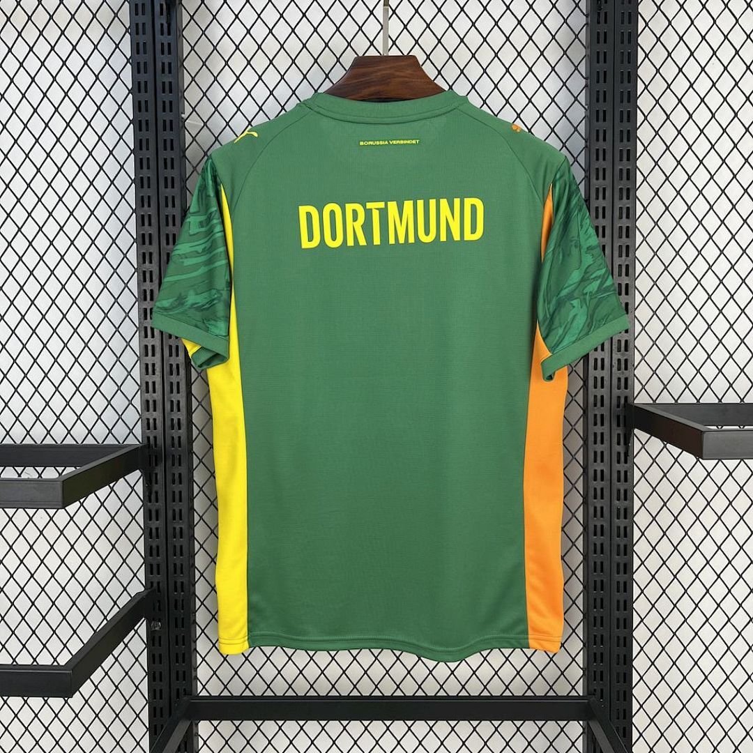 Maglia Borussia Dortmund Keeper 2024/25 Versione Tifoso dettaglio stemma ricamato