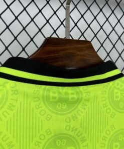 Maglia borussia dortmund retro - Maglia Borussia Dortmund Home 1996/97 Retro dettaglio stemma ricamato