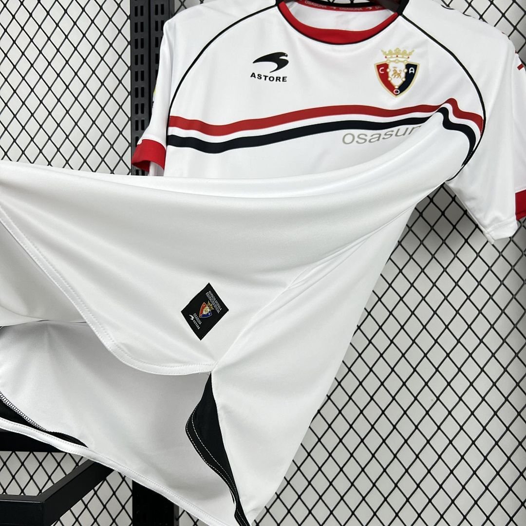 Maglia ca osasuna retro - Maglia CA Osasuna Away 2011/12 Retro dettaglio stemma ricamato