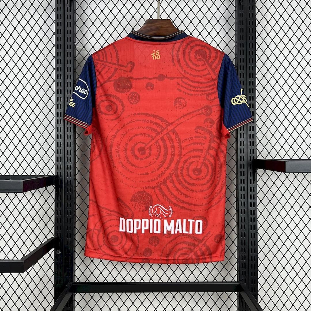 Maglia Cagliari Calcio Home 2024/25 Versione Tifoso vista laterale