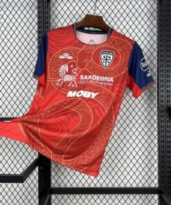 Maglia Cagliari Calcio Home 2024/25 Versione Tifoso vista frontale completa