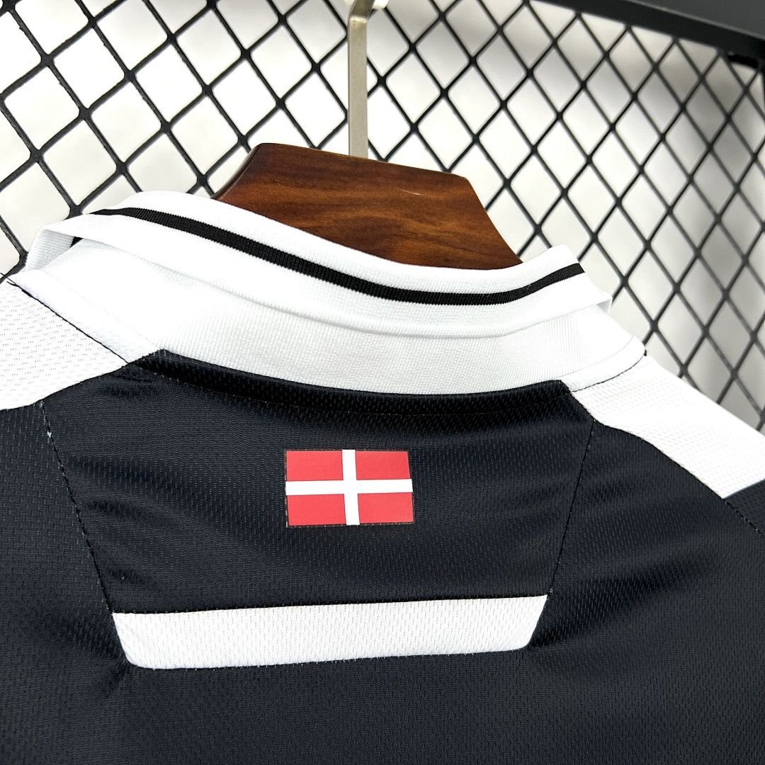 Maglia Cartagena Home 2025/26 Versione Tifoso dettaglio stemma ricamato