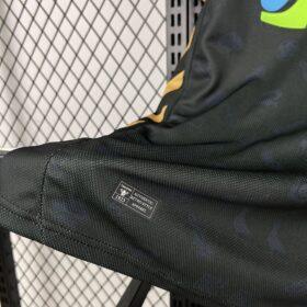 Camiseta Málaga Legado Retro 2025/26 — Detalle de materiales y logo