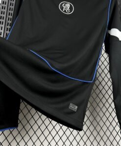 Maglia Chelsea Third Manica Lunga 2025/26 Versione Tifoso dettaglio stemma ricamato