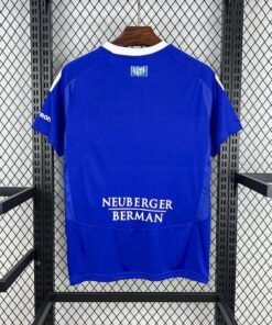 Maglia Como 1907 Home 2024/25 Versione Tifoso dettaglio stemma ricamato