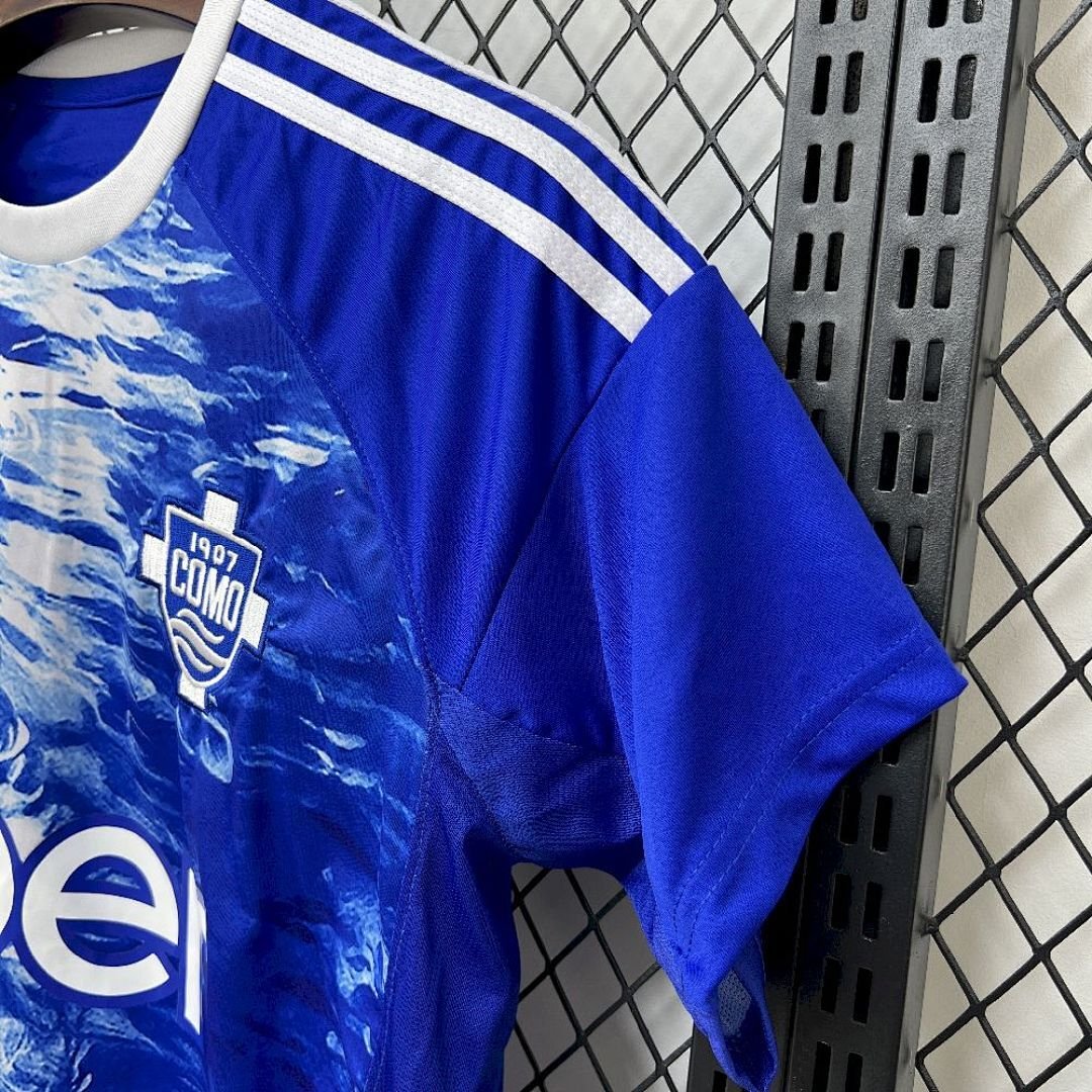 Maglia Como 1907 Home 2025/26 Versione Tifoso vista posteriore