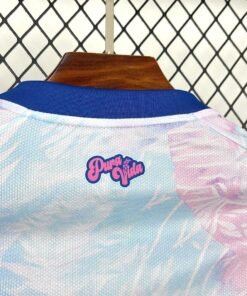 Maglia Costa Rica Away 2024/25 Versione Tifoso dettaglio stemma ricamato