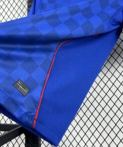 Maglia Croatia Away 2024/25 Versione Tifoso dettaglio stemma ricamato