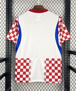 Maglia Croatia Home 2024/25 Versione Tifoso dettaglio stemma ricamato