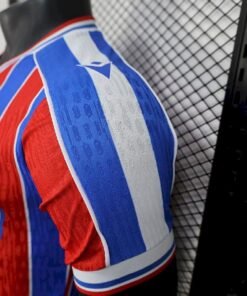 Maglia Crystal Palace Home 2025/26 Versione Giocatore vista laterale