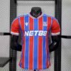 Maglia Crystal Palace Home 2025/26 Versione Giocatore vista frontale completa