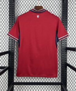 Maglia Czech Republic Home 2024/25 Versione Tifoso dettaglio stemma ricamato