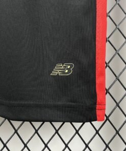 Maglia Deportivo Third 2025/26 Versione Tifoso dettaglio stemma ricamato