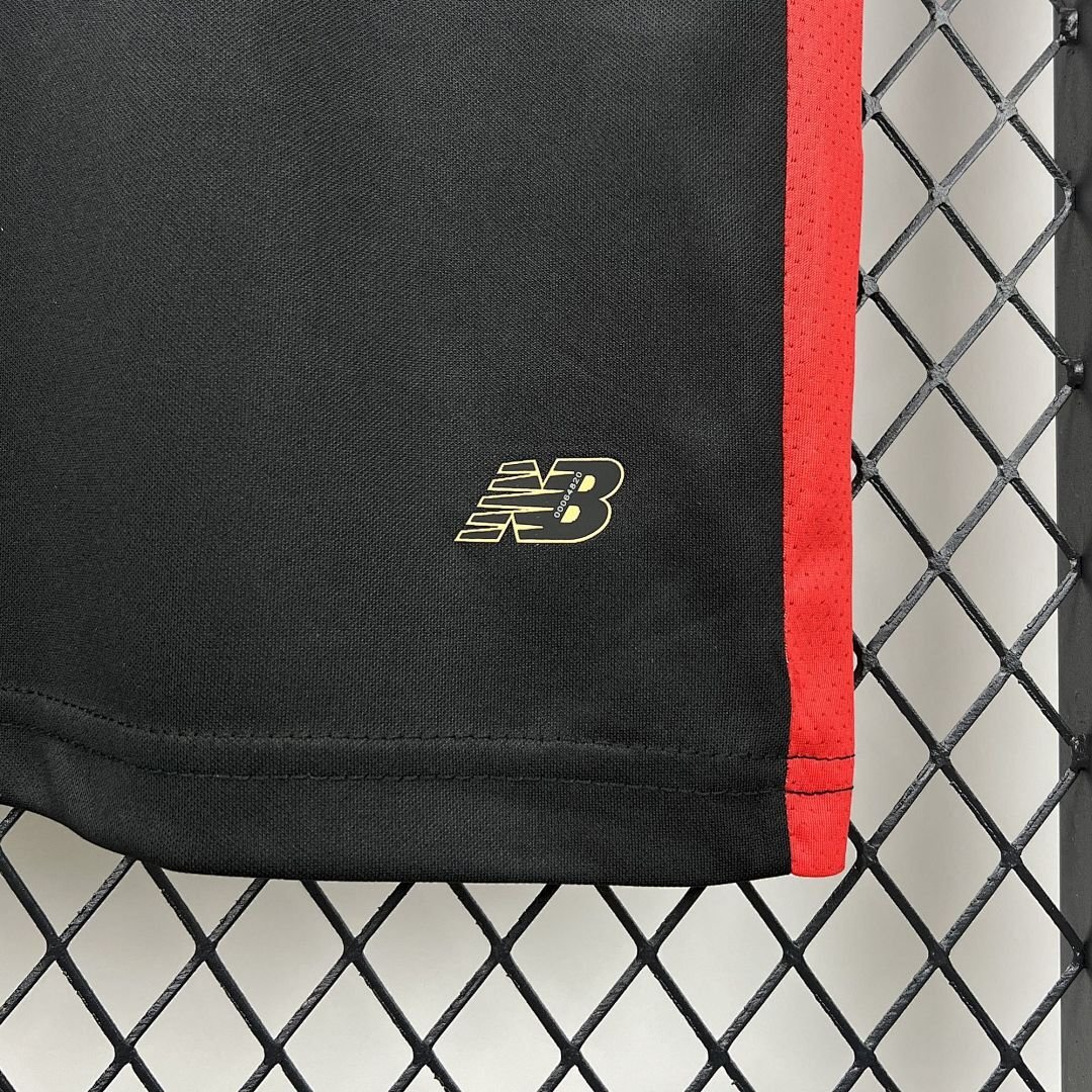 Maglia Deportivo Third 2025/26 Versione Tifoso dettaglio stemma ricamato