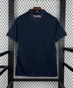 Maglia Ecuador Away 2024/25 Versione Tifoso dettaglio stemma ricamato